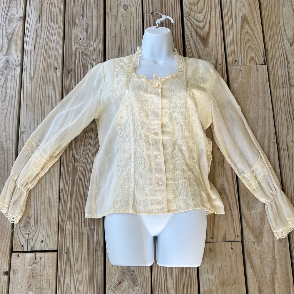 Vintage prairie ruffle blouse lace and satin ribbon trim cottagecore cream L